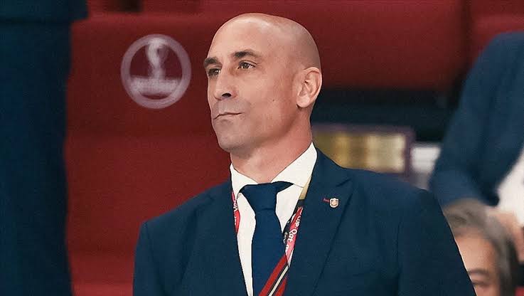 الفيفا يعلن ايقاف رئيس الاتحاد الاسباني لكرة القدم